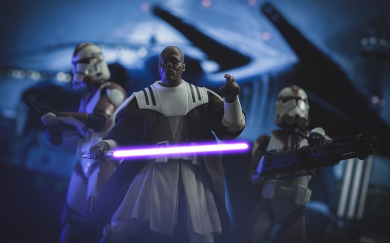 Jedi General Mace Windu and clone troopers