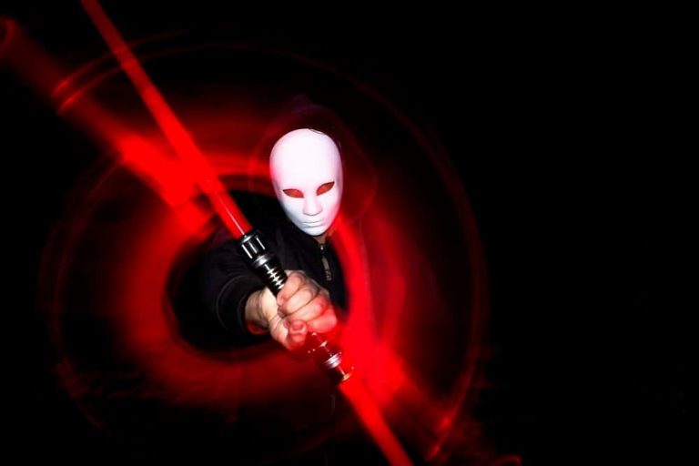 What Is The Best Lightsaber Fighting Form? Is Makashi, Vaapad Or Djem So?