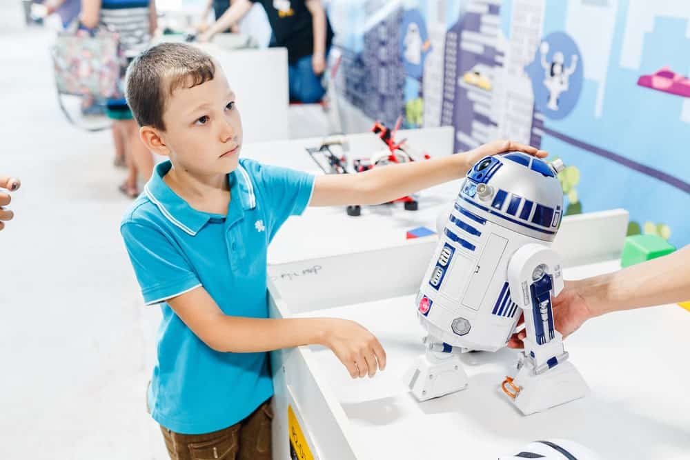 a kid buying R2-D2 Droid at Star Wars gift store