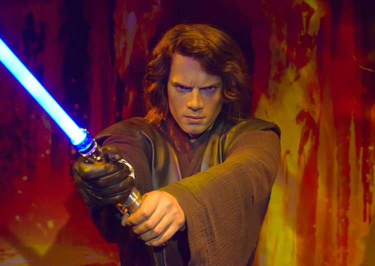 Anakin Skywalker fighting with his lightsaber