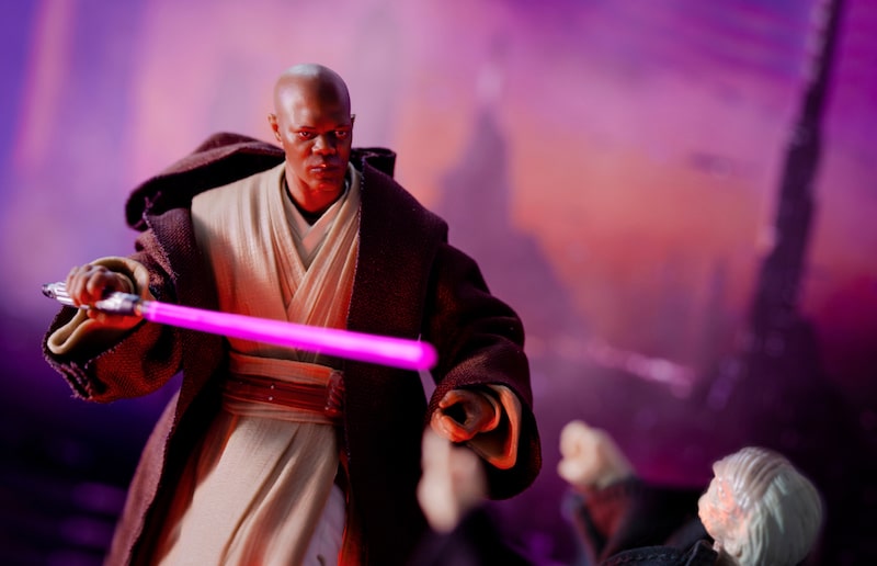 Jedi Master Mace Windu confronts senator Palpatine