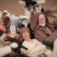 Luke Obi Wan uses a Jedi Mind Trick to get past Stormtroopers