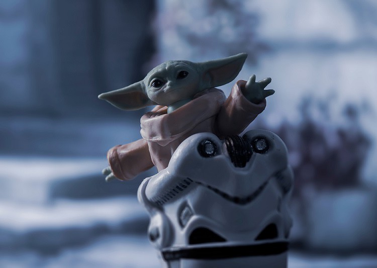 Does Baby Yoda Have Feet?