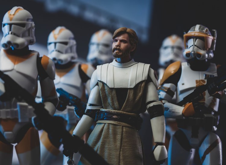 Jedi Obi-wan Kenobi with the clone troopers