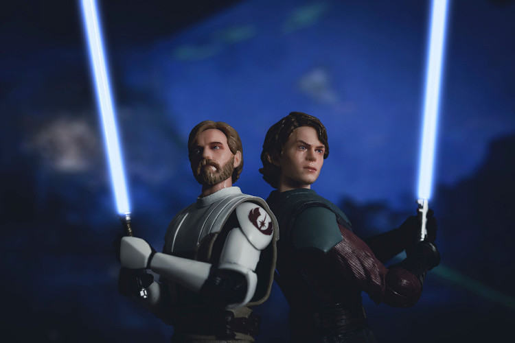 Jedi Anakin Skywalker and Obi Wan Kenobi fight together with lightsabers in The Clone Wars