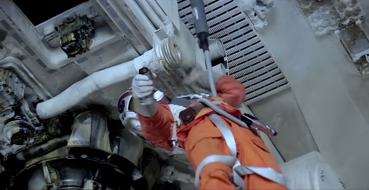 What Exactly Did Luke Toss Into That AT-AT? It Didn&rsquo;t Look Anything Like a Thermal Detonator