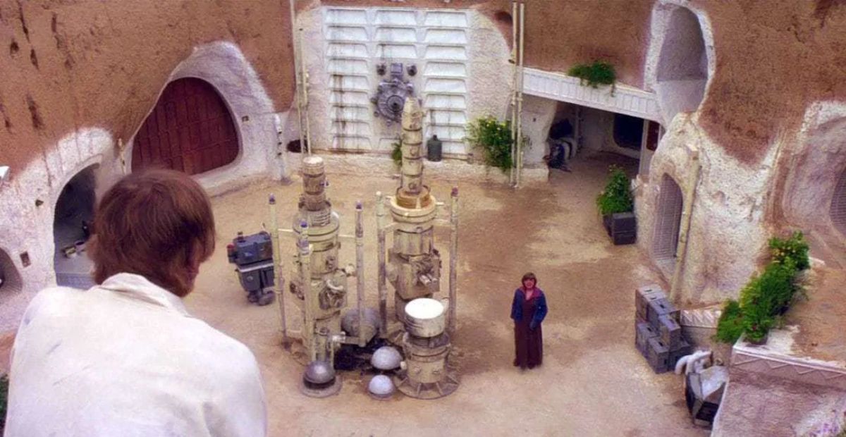 Wait, Wouldn&rsquo;t Luke&rsquo;s Tatooine House Just Fill Up With Sand After Every Giant Sandstorm?