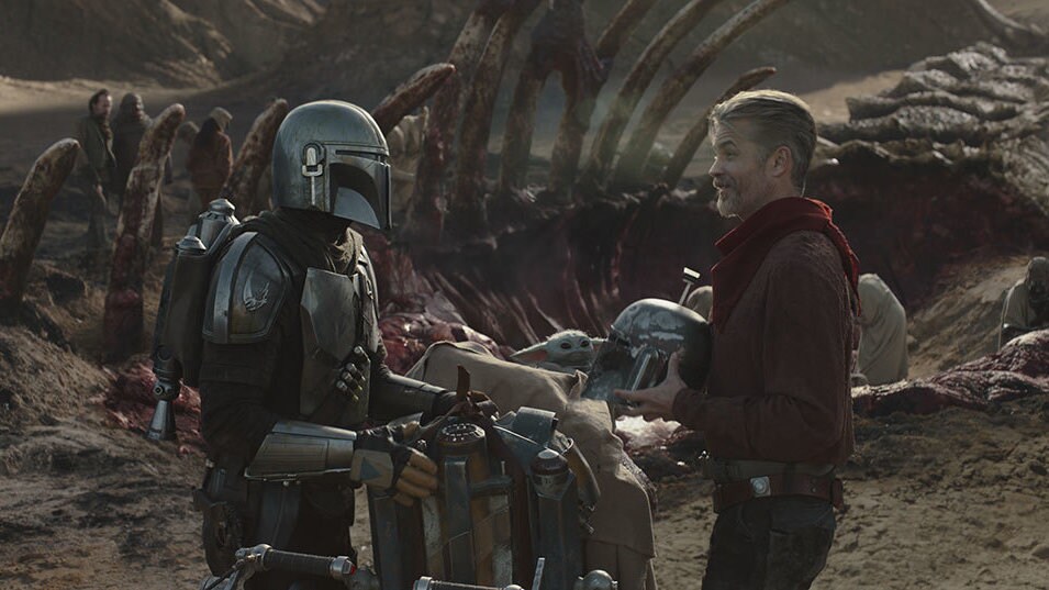 Tusken Raiders harvest the fallen krayt dragon after the Mos Pelgo battle