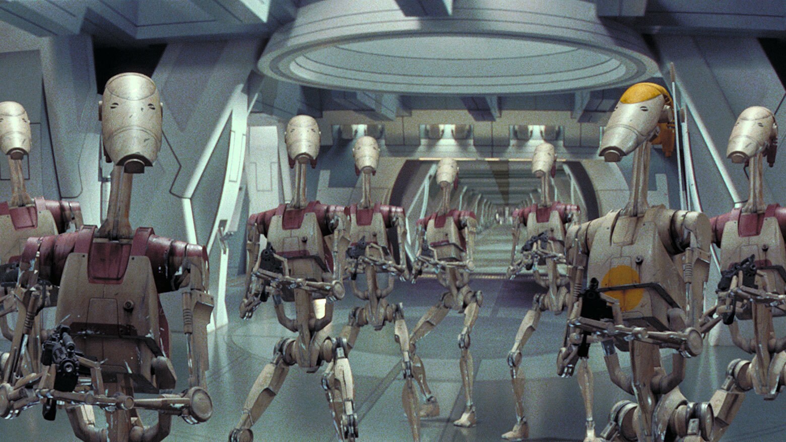 B1 battle droids standing in formation
